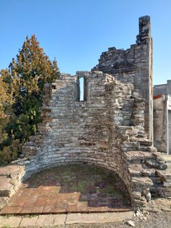 Resti dell'Abside della Chiesa di San Pietro – Visone (AL)