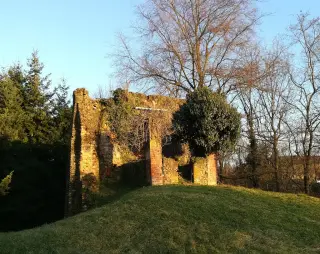 Resti - Ruderi della Antica Parrocchiale a Massazza