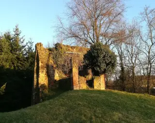 Resti - Ruderi della Antica Parrocchiale a Massazza