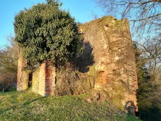 Resti - Ruderi della Antica Parrocchiale a Massazza