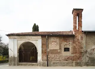 Fianco - Cappella di Santa Maria delle Grazie a Mandello Vitta