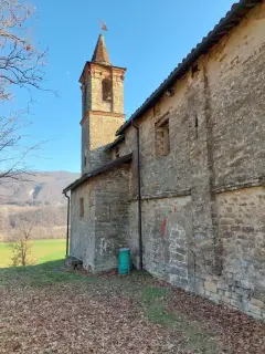 Fianco e campanile - Chiesa di San Secondo a MelazzoFrazione Arzello