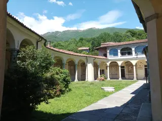 Porticato delle cappelle - Parrocchiale della Beata Vergine Assunta a Mergozzo