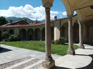 Porticato delle cappelle - Parrocchiale della Beata Vergine Assunta a Mergozzo