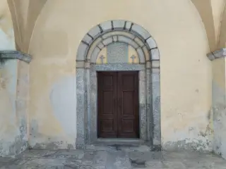 Portale - Chiesa di Santa Maria della Natività e Sant'Anna a MergozzoFrazione Bracchio