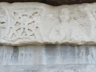 Resti della decorazione della chiesa originale - Parrocchiale di Santa Maria o San Bononio a Mombello MonferratoFrazione Pozzengo