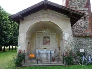 Cappella della Madonna del Presepe - Chiesa-oratorio della Santissima Trinità a Momo