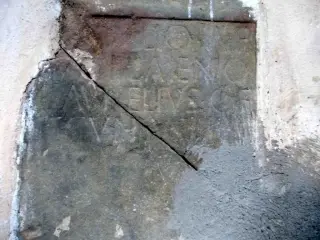 Lapide romana, particolare - Cappella di San Bernolfo a Mondovì