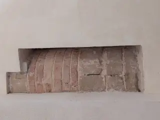 Colonna in mattoni inglobata nella muratura - Priorato di San Biagio a MondovìFrazione San Biagio