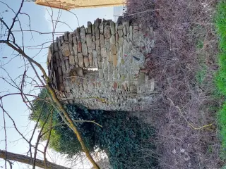 Monofora - Chiesa di Sant'Anna e Pieve del Cauro a Montechiaro d'AcquiFrazione Piana