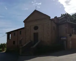 Facciata - Chiesa di Maria Assunta della Cava a Montemagno