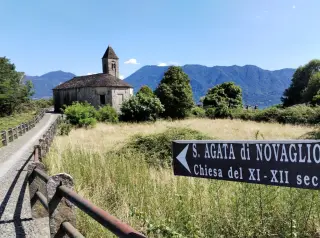Vista e cartello indicatore - Oratorio di Sant'Agata a OggebbioFrazione Novaglio