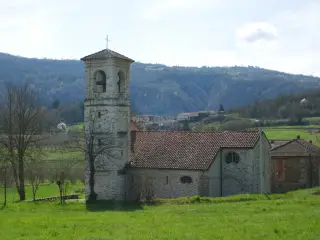 Vista - Chiesa o Santuario della Madonna della Neve o di San Giovanni a GorzegnoFrazione Moglia