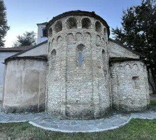 Tre absidi - Chiesa o Santuario di Santa Maria d'Acqua Dolce a Monesiglio