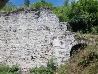 Tracce affreschi muro navata nord zona absidale - Resti Della Chiesa di San Martino a PerreroFrazione San Martino