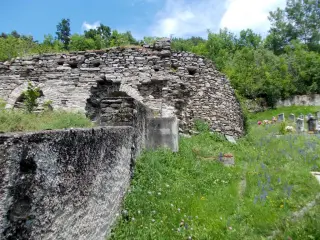 Abside navata superstite - Resti Della Chiesa di San Martino a PerreroFrazione San Martino