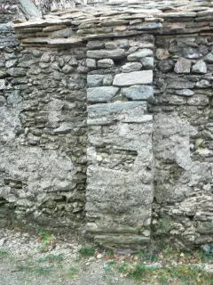 Particolare Muratura - Cappella di San Giacomo a ViolaFrazione Colla San Giacomo