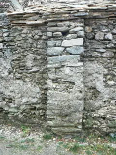 Particolare Muratura - Cappella di San Giacomo a ViolaFrazione Colla San Giacomo