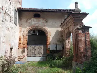 Adiacente complesso rurale ingresso nobile - Chiesa di San Massimo a Revello
