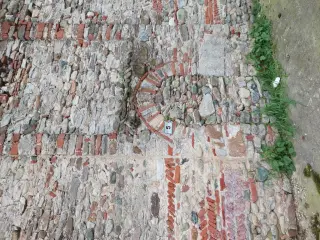 Porta cimiteriale tamponata - Chiesa di San Massimo a Revello