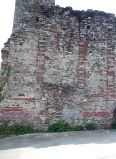 Probabile porta cimiteriale murata - Chiesa di San Massimo a Revello