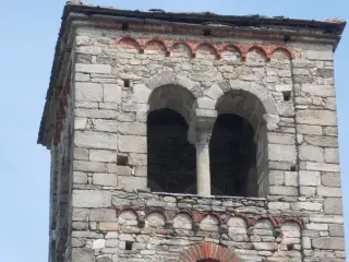 Campanile capitello a stampella con testina - Chiesa di San Massimo a Revello