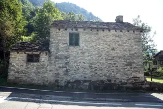 Fianco sinistro - Oratorio di San Rocco a Alto SermenzaFrazione Molino