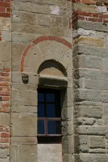 Fianco destro dettaglio - Chiesa Cimiteriale di Santa Maria Assunta o dei Morti a Marentino