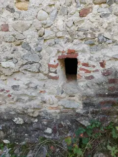 Monofora sul fianco - Cappella del Buon Gesù a San Michele Mondovì