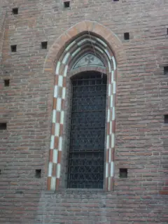 Finestra gotica - Chiesa di Santa Maria del Carmine a Alessandria