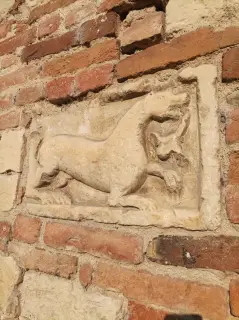 Bassorilievo romanico - Chiesa di San Sebastiano a Mombello Monferrato