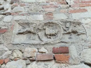 Bassorilievo romanico - Chiesa di San Sebastiano a Mombello Monferrato