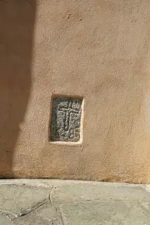 Croce sul fianco sinistro - Parrocchiale dei Santi Andrea e Gaudenzio a ValduggiaFrazione Zuccaro