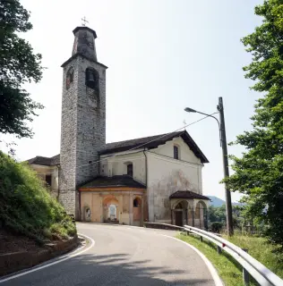 Fianco e campanile - Parrocchiale dei Santi Andrea e Gaudenzio a ValduggiaFrazione Zuccaro