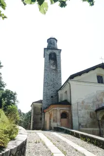 Fianco e campanile - Parrocchiale dei Santi Andrea e Gaudenzio a ValduggiaFrazione Zuccaro