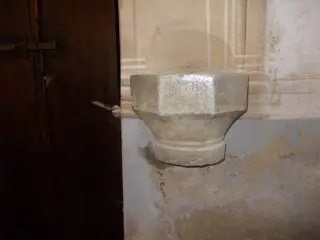 Acquasantiera - Parrocchiale di San Giovanni Battista a Valmala