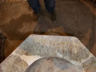 Fonte battesimale  ET + TRANAE - Parrocchiale di San Giovanni Battista a Valmala