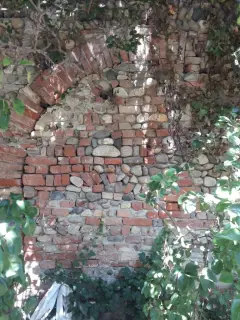 Resti della muratura - Chiesa di San Paolo Apostolo a Virle PiemonteFrazione Cascina San Paolo