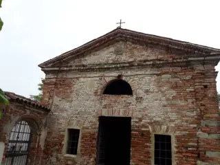 Facciata nuova - Chiesa Cimiteriale di Santa Maria Maddalena a MarentinoFrazione Avuglione
