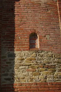 Monofora tamponata - Cappella di San Dalmazzo a Castiglione Torinese