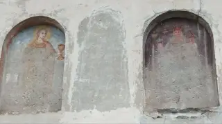 Affreschi in facciata - Chiesa di Saint-Jean de Chevrot a GressanFrazione Chevrot