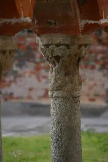 Capitello - Chiostro dei Canonici della Catterale a Ivrea