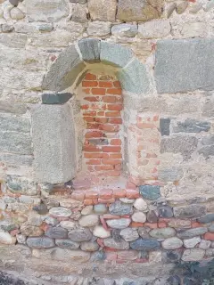 Monofora tamponata - Chiesa di San Giacomo in Carpeneto a Caravino