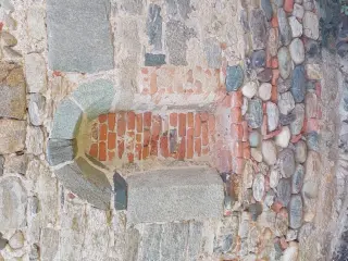 Monofora tamponata - Chiesa di San Giacomo in Carpeneto a Caravino