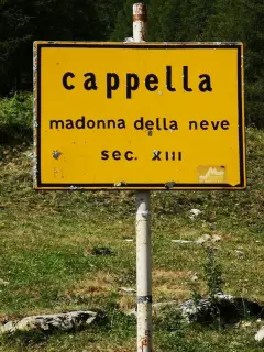 Cartello segnaletico - Cappella della Madonna della Neve a Briga AltaFrazione Upega