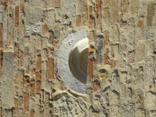 Ghiera di monofora inserita nel fianco sinistro - Chiesa di San Martino a CunicoFrazione Bricco San Martino