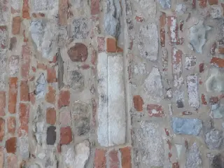 Pietra incisa inserita nel fianco destro - Chiesa di San Martino a CunicoFrazione Bricco San Martino