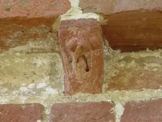 Peduccio con figura - Santuario dei Piloni o di San Giacomo a MontàFrazione Laione