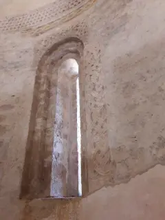 Monofora absidale lato interno - Chiesa Cimiteriale di San Martino a Montafia