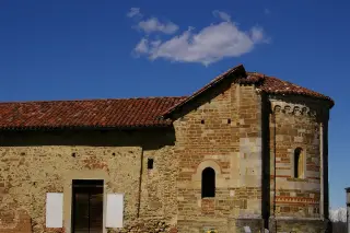 Fianco destro e abside - Chiesa Cimiteriale di San Martino a Montafia